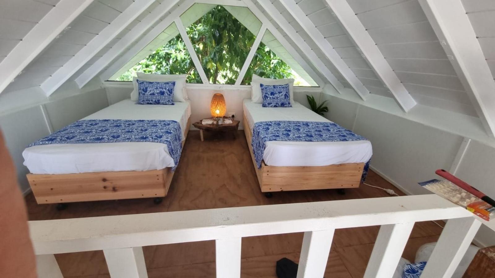 Whispering Palms - Absolute Beachfront Villas Port Vila Exterior foto
